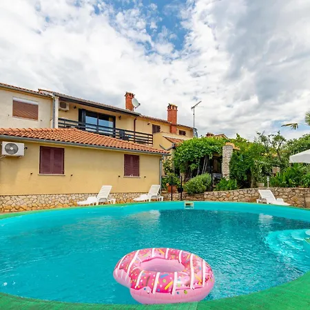 Apartment Awesome In With Kitchen Porec
